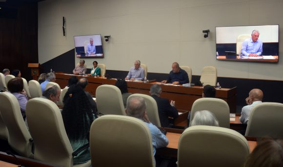 Orienta Díaz-Canel estar debidamente preparados ante amenazas sanitarias