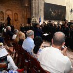 Presidente de Cuba asistió a concierto por 50 años de golpe en Chile