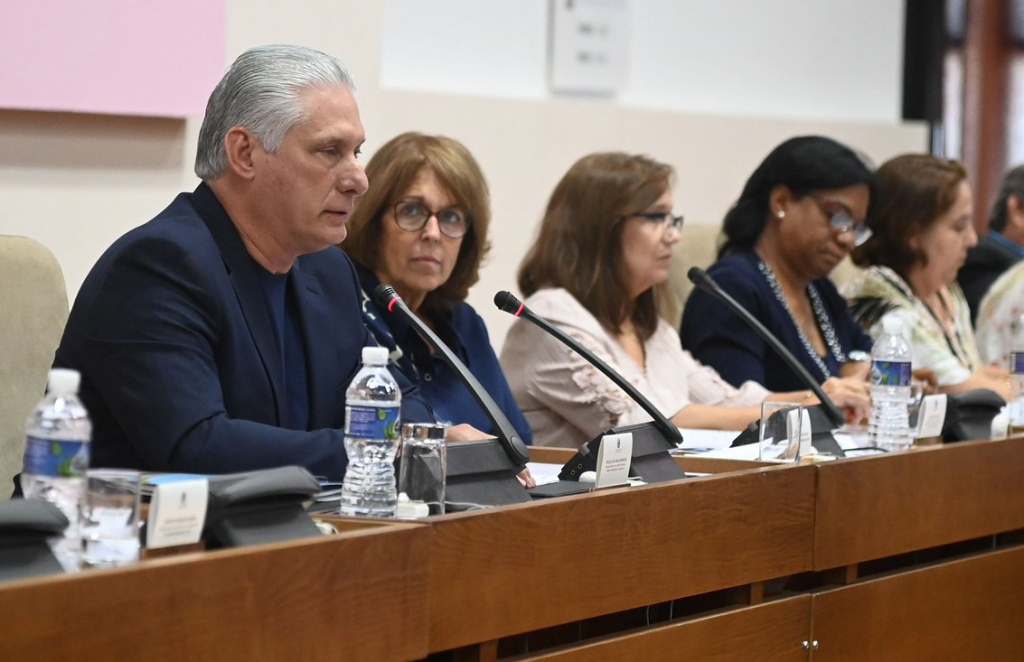 Díaz-Canel en el Congreso de la Uneac: Cultura y Educación son antídotos contra la manipulación