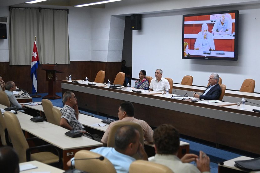 Nuevas tecnologías en la industria azucarera centran análisis del Consejo Nacional de Innovación