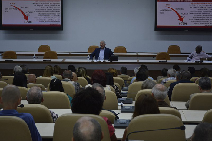 Convoca Díaz-Canel a más transparencia contra la corrupción