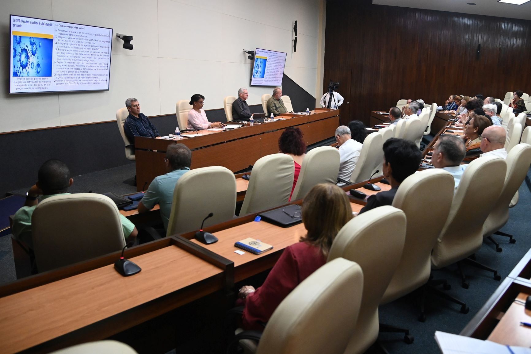 Presentan propuestas de acciones para seguimiento y vigilancia de la Covid-19 en Cuba