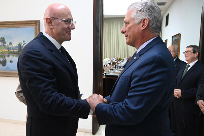Presidente de Cuba sostiene encuentro con vicemandatario ruso