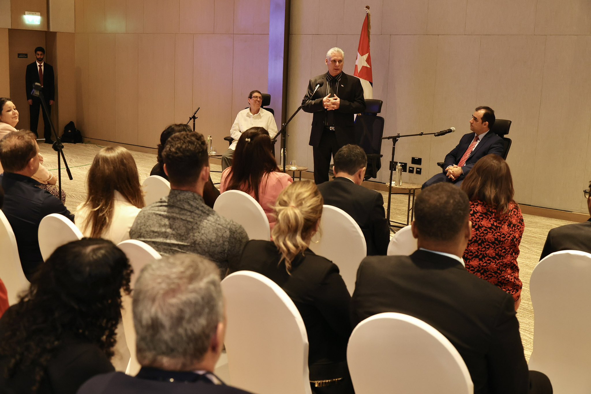 Díaz-Canel se reunió con cubanos residentes en Emiratos Árabes Unidos