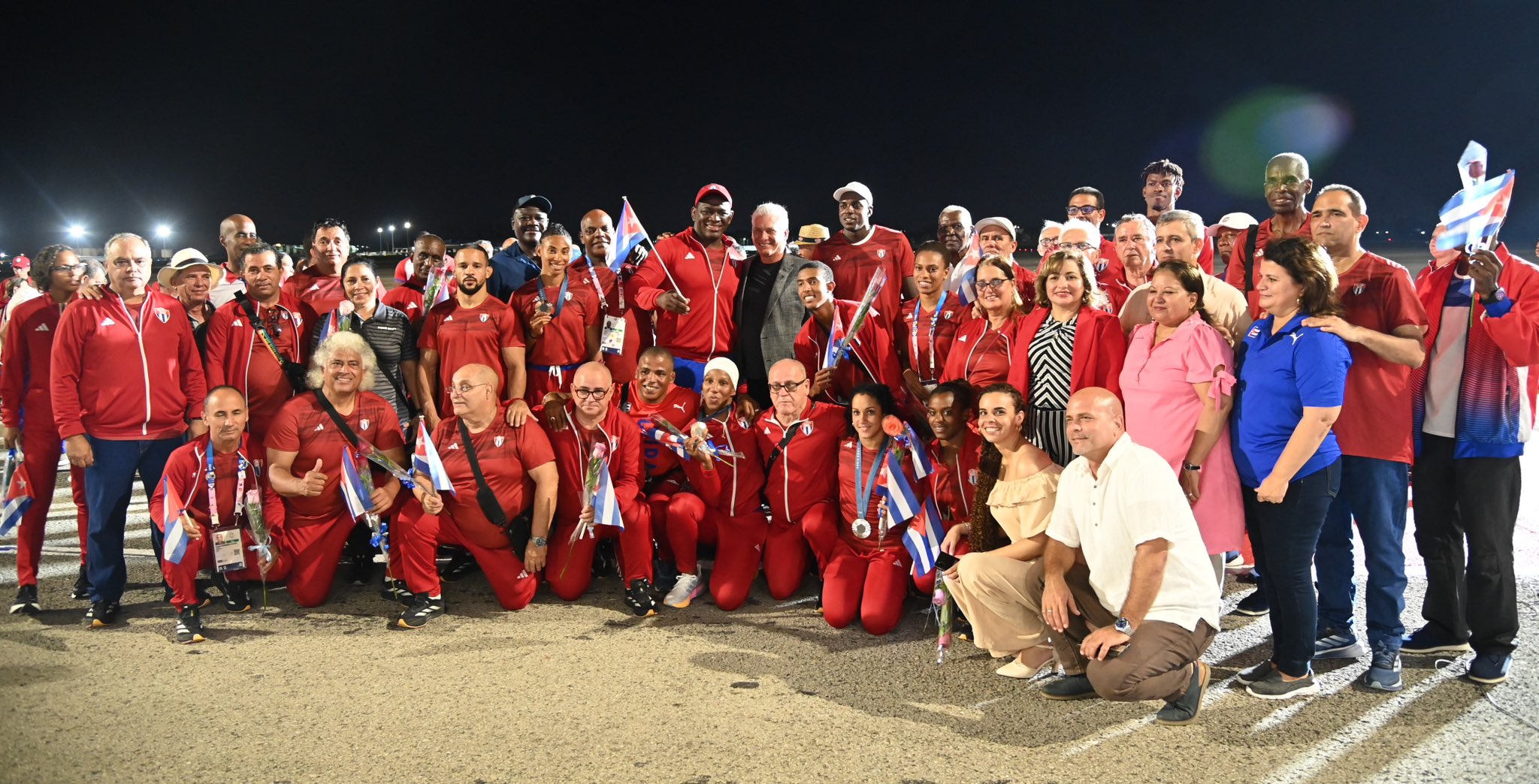 Arribó a La Habana delegación deportiva cubana (+ post)