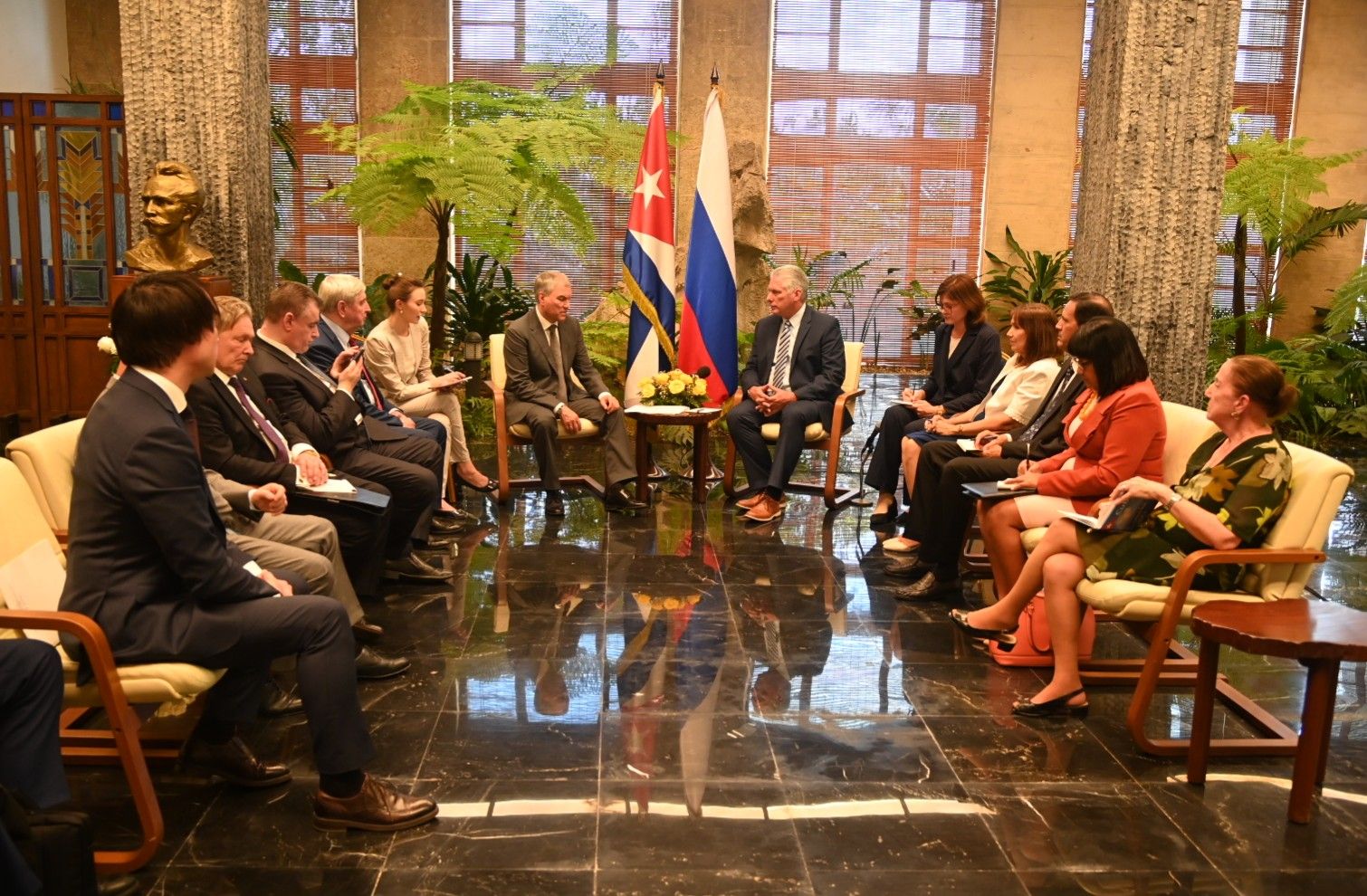 Recibe Díaz-Canel a presidente de Duma Estatal de Rusia