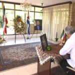 Firma presidente cubano libro de condolencias en embajada de Irán