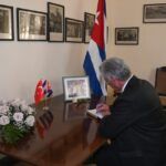 Firma presidente cubano libro de condolencias por terremoto en Türkiye