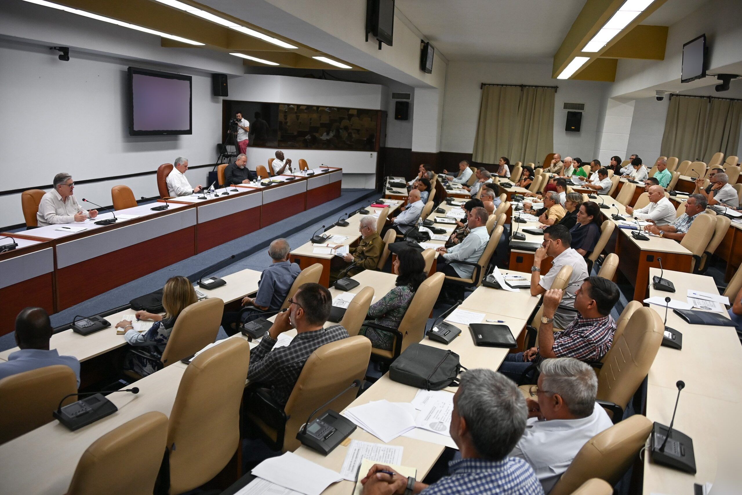 Lidera Díaz-Canel nuevo encuentro con empresarios