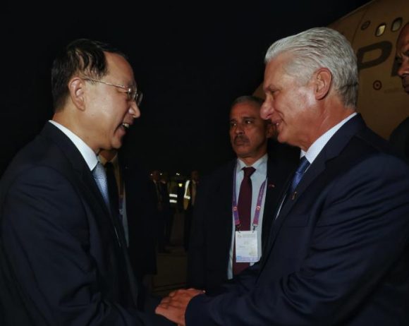 Díaz-Canel llega a China para actividades conmemorativas