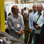 Intercambia Díaz-Canel con asistentes a Feria de Energías Renovables