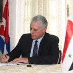 Firma Díaz-Canel en Embajada siria libro de condolencias