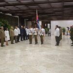 Presidente cubano condecora a participantes en extinción de incendio