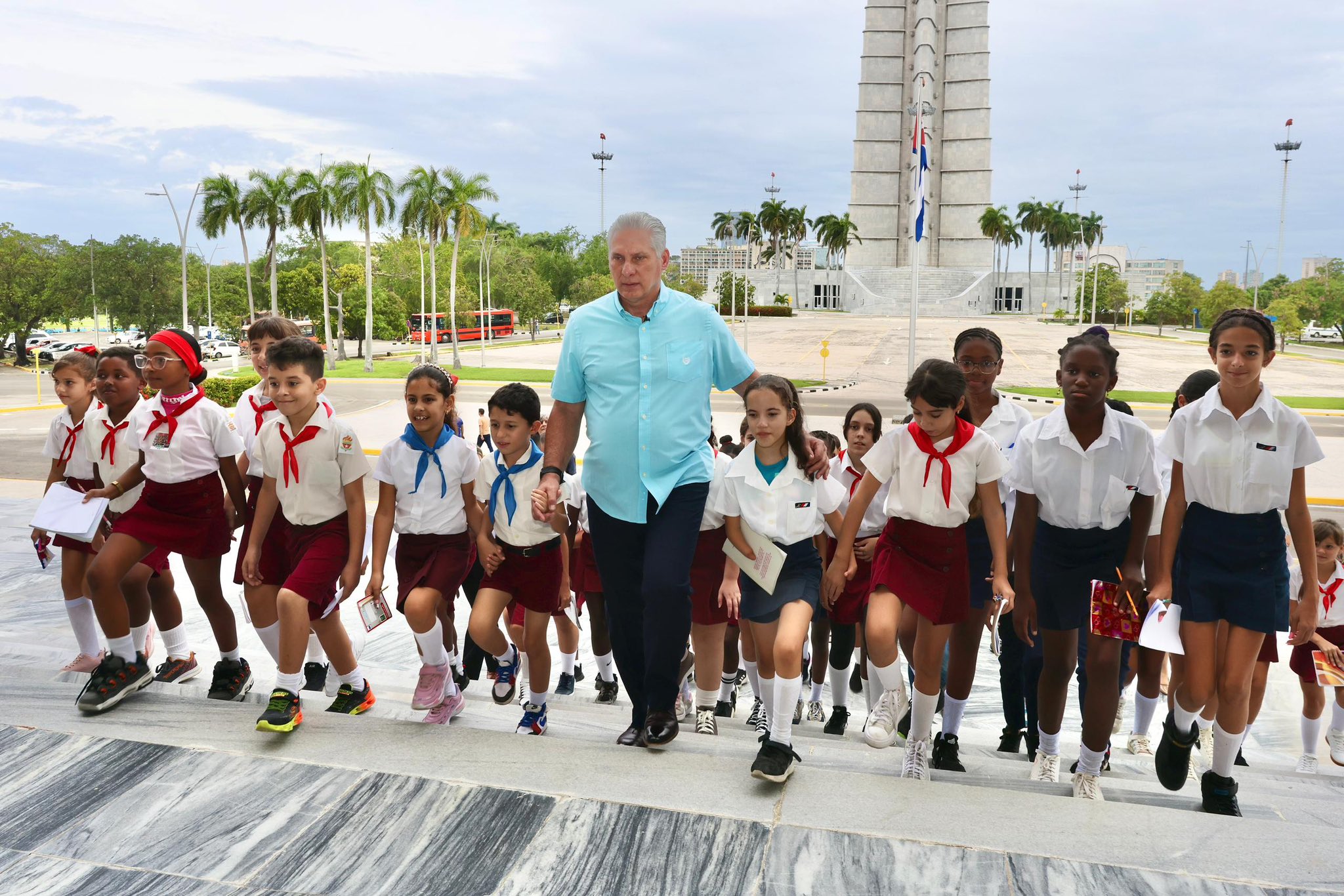 Intercambia Díaz-Canel con niños y adolescentes en el Día Mundial de la Infancia