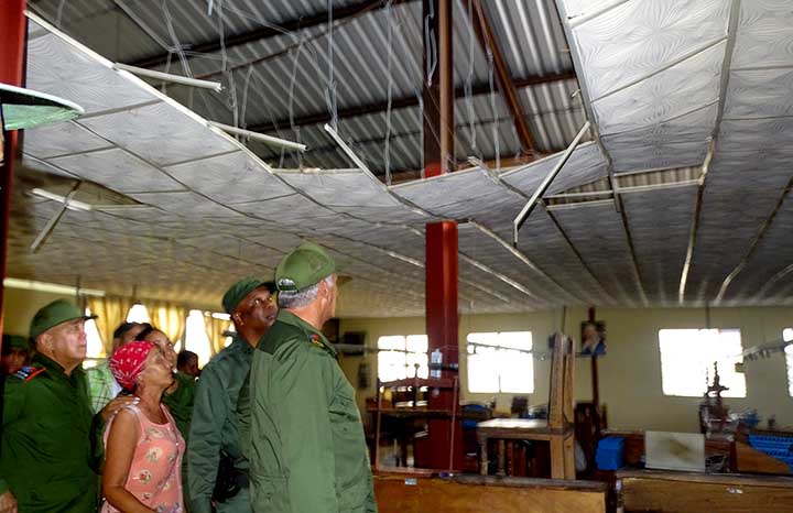 Recorre Díaz-Canel áreas dañadas por huracán Melissa en Granma
