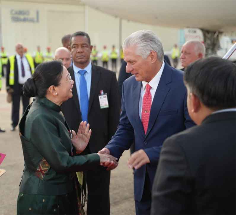 Tributan cálido recibimiento en Laos al Presidente de Cuba