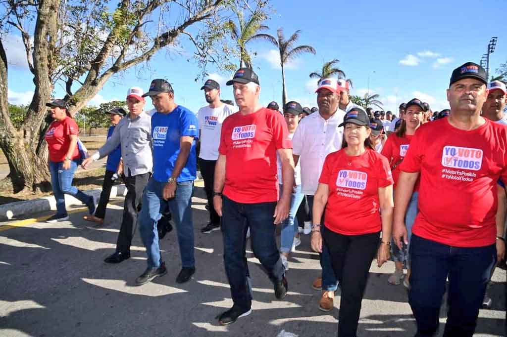 Encabeza presidente de Cuba marcha a favor de unidad del pueblo