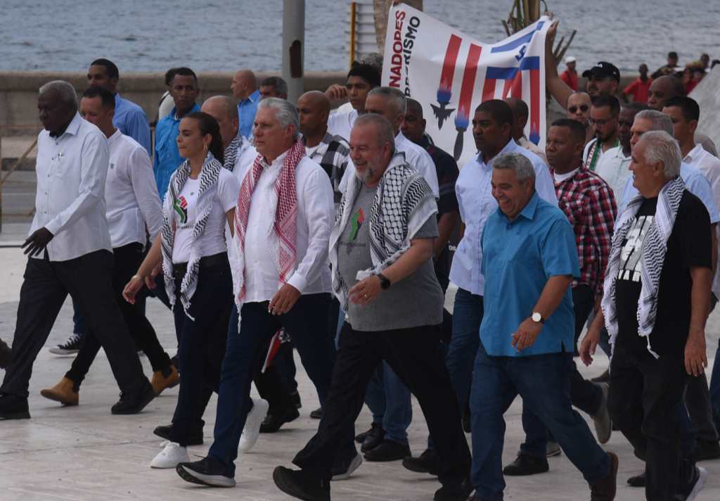 Encabeza Díaz-Canel marcha por Palestina en La Habana