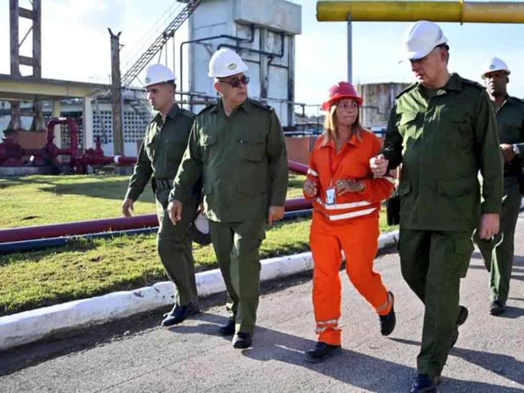 Participa Díaz-Canel en ejercicios prácticos del Meteoro 2023