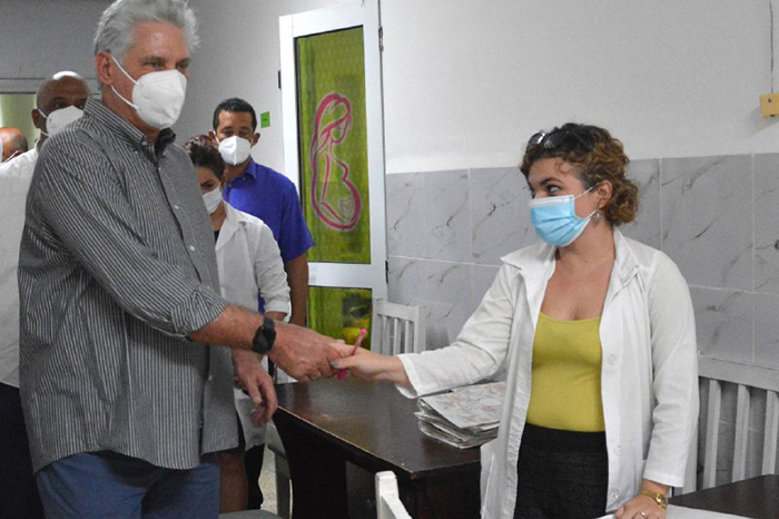 Visita presidente cubano centros e instituciones de Villa Clara