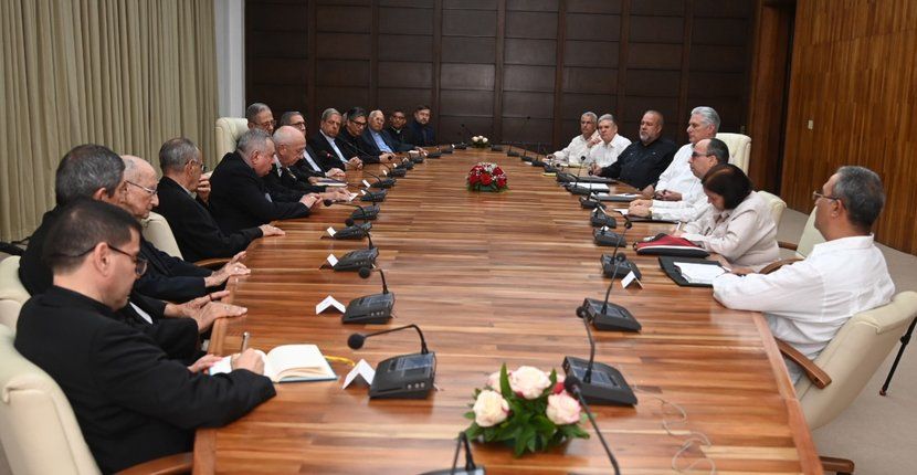 Dialoga presidente cubano sobre labor de la Iglesia Católica