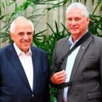 Recibe presidente cubano a exmandatario colombiano Ernesto Samper