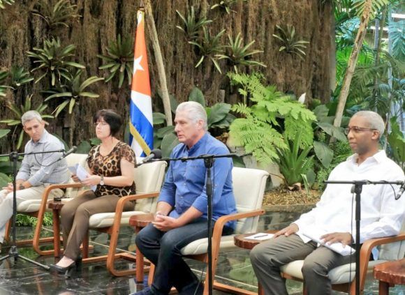 Enaltece presidente de Cuba labor de trabajadores sociales