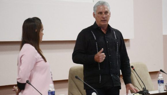 Aboga Díaz-Canel por sociedad digital sin brechas