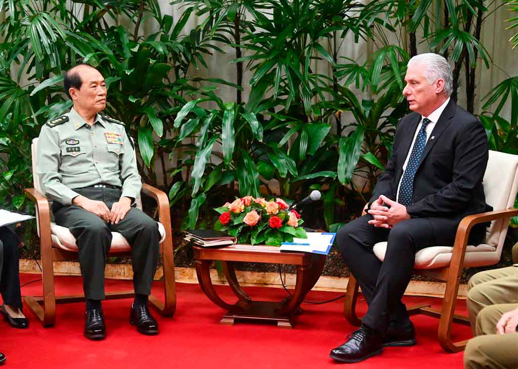 Intercambia Díaz-Canel con vicepresidente de Comisión Militar Central China