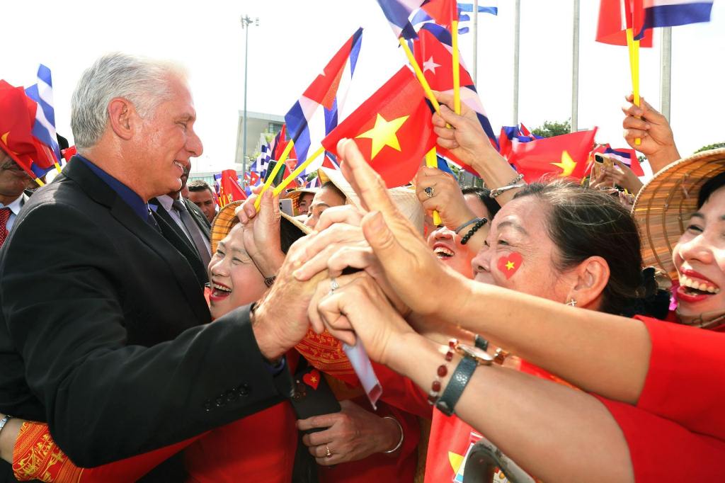 Presidente cubano evalúa de satisfactoria y fructífera visita a Vietnam