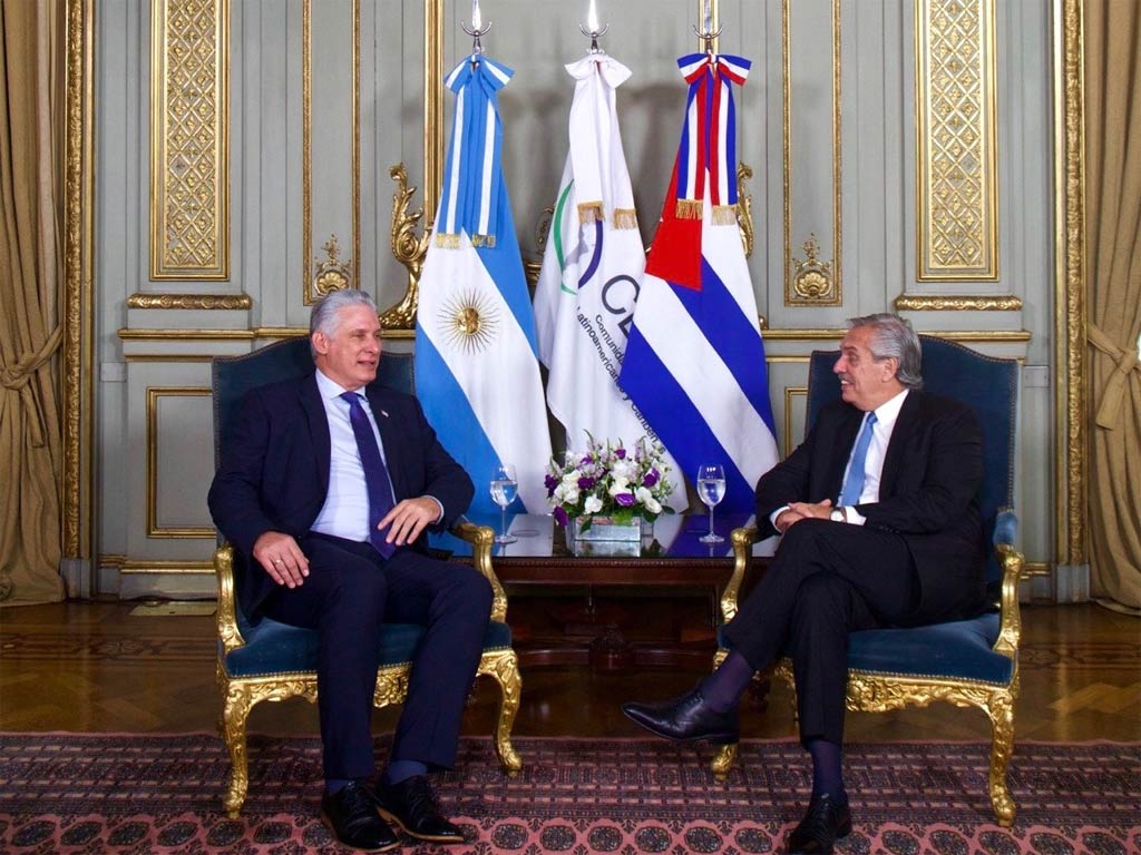 Presidentes de Cuba y Argentina sostuvieron encuentro tras cumbre