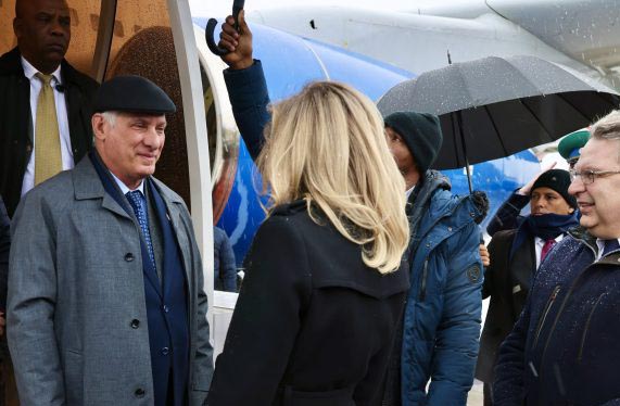 Presidente cubano llega a Moscú