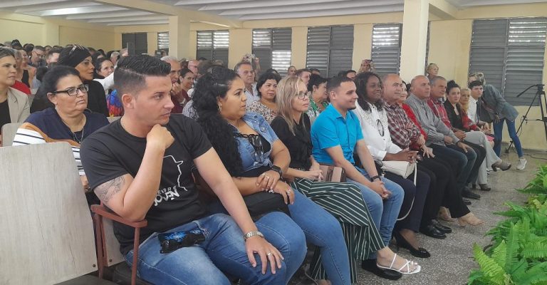 Sancti Spíritus reconoce a sus educadores