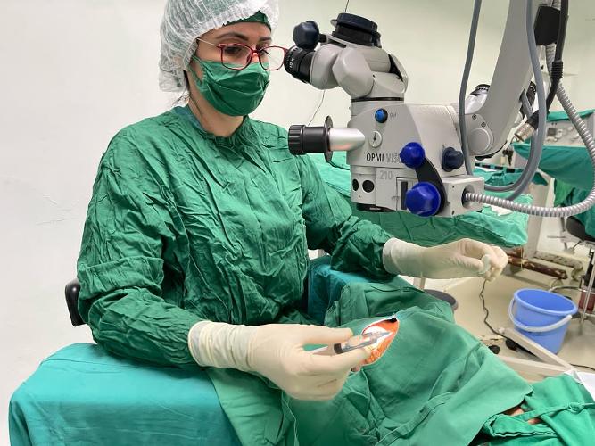 El Hospital Camilo Cienfuegos, de Sancti Spíritus, marcó un hito en la atención oftalmológica del territorio al introducir, por primera vez, la inyección intravítrea de Avastin. Foto Wilber Zada.