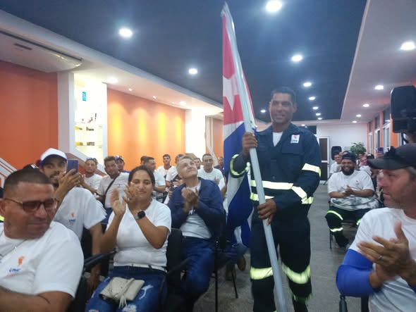 Eléctricos espirituanos regresan tras cumplir misión en Santiago de Cuba