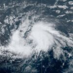 En movimiento por el Caribe onda tropical con abundantes lluvias