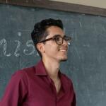 Eric Ernesto tras el rumbo de la Química