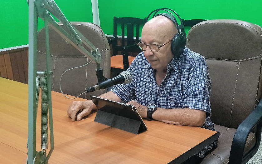 Otorgan a destacado locutor Ernesto Valdés Orden Lázaro Peña de Tercer Grado