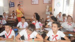 Exhibe educación primaria de Fomento mejores resultados de la provincia en concursos