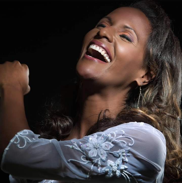 Doce joyas, Yaíma Sáez le canta a Roberto Valera