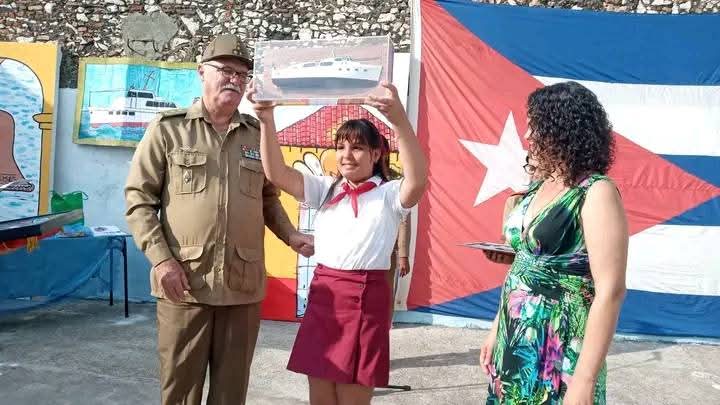 Pionera trinitaria gana concurso nacional Amigos de las FAR