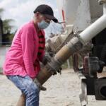 Labora Empresa de Acueducto y Alcantarillado en la limpieza de fosas