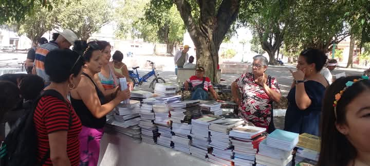 Feria del Libro sube hasta montañas de Fomento