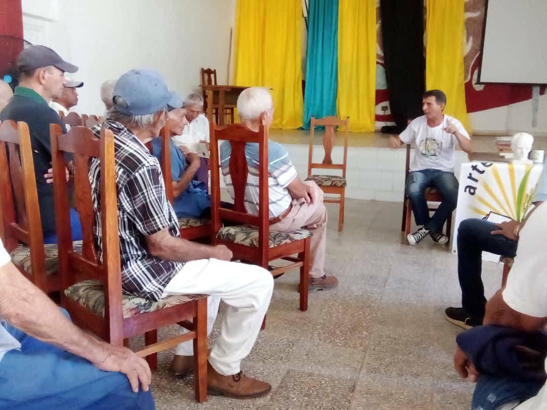 Peña Arte con monte se acerca en La Sierpe a la figura de Fidel