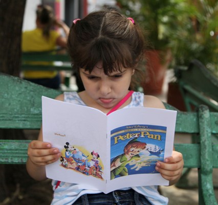 Libros y generaciones matizan espacios cotidianos de la Feria del Libro