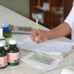 Reconocen en La Sierpe a trabajadores farmacéuticos