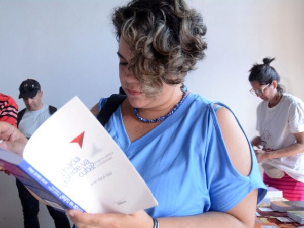 Los lectores ya buscan preferencias. Foto: Oscar Alfonso Sosa.