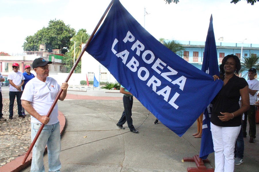 Otorgan Bandera de Proeza Laboral a ferroviarios espirituanos