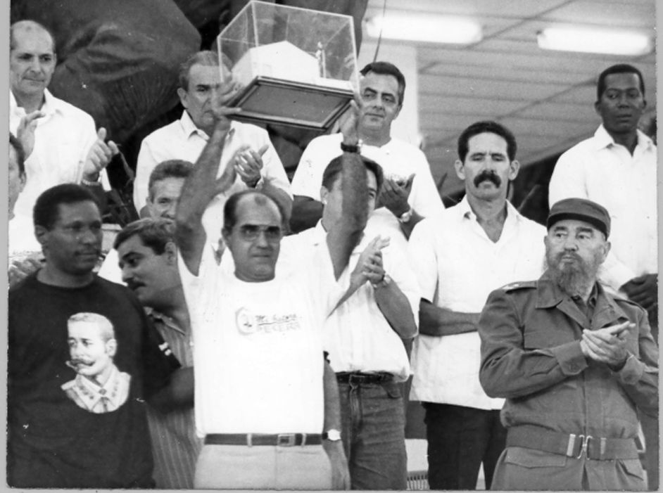 La honra espirituana de compartir con Fidel en un aniversario cederista