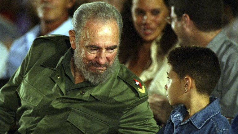 Cinco momentos históricos de Fidel Castro con los niños y jóvenes en Cuba